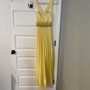 Pale yellow prom dress. Fits for height 5’-5’2. Needs dry cleaned.